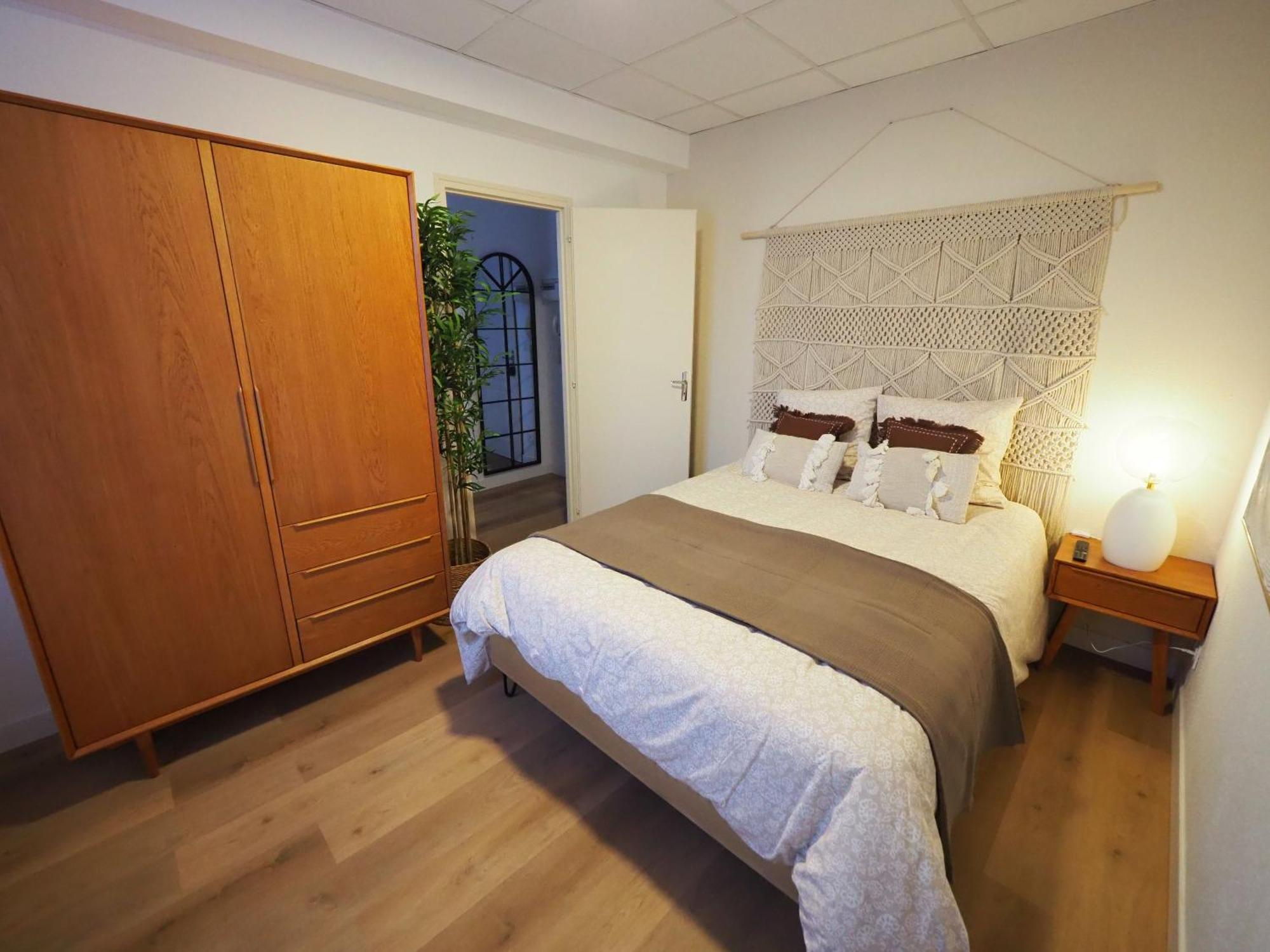 Meuble 2 - 15 Min Dampierre - 25 Min Belleville - Wifi Apartment